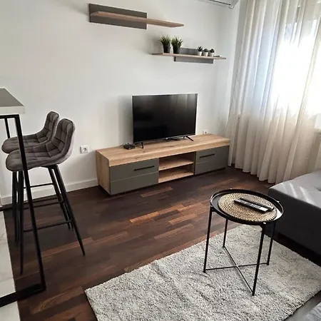 Delete 8 Apartment