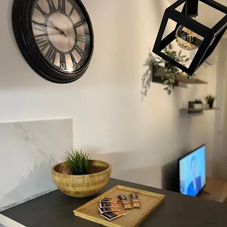 Delete 8 Apartment