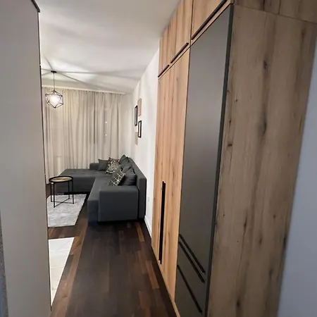 Delete 8 Apartment *