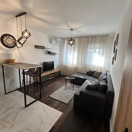 Delete 8 Apartment