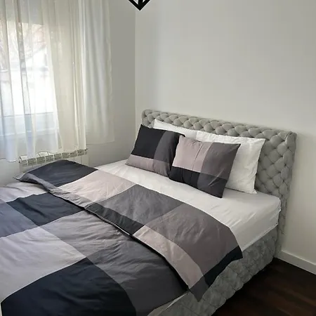 Delete 8 Apartment