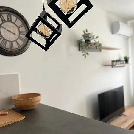 Delete 8 Apartment *